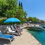 Apartmán Seagull - Waterfont With Sunbeds! Unique