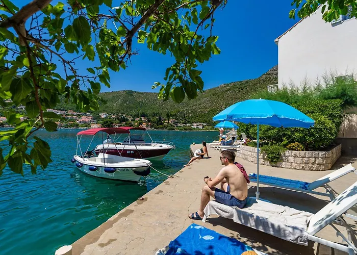 Apartment Seagull - Waterfont With Sunbeds! Unique Zaton (Dubrovnik-Neretva)