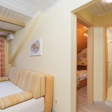 Seagull - Waterfont With Sunbeds! Unique Zaton (Dubrovnik-Neretva)