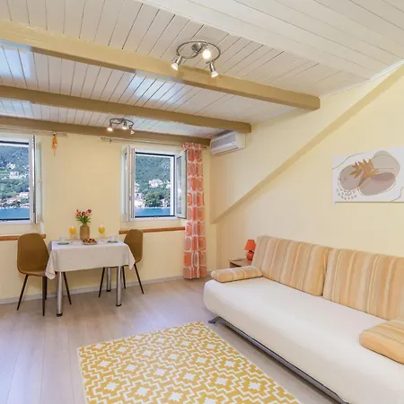 Seagull - Waterfont With Sunbeds! Unique