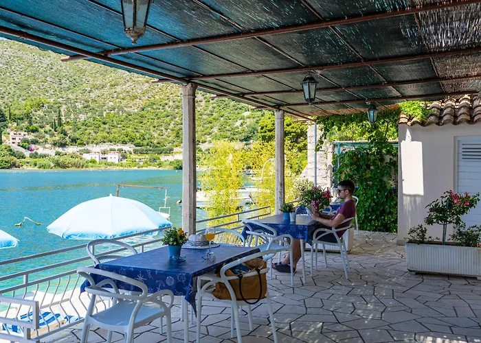 Seagull - Waterfont With Sunbeds! Unique